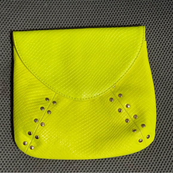 Neon yellow studded clutch - Picture 5 of 9